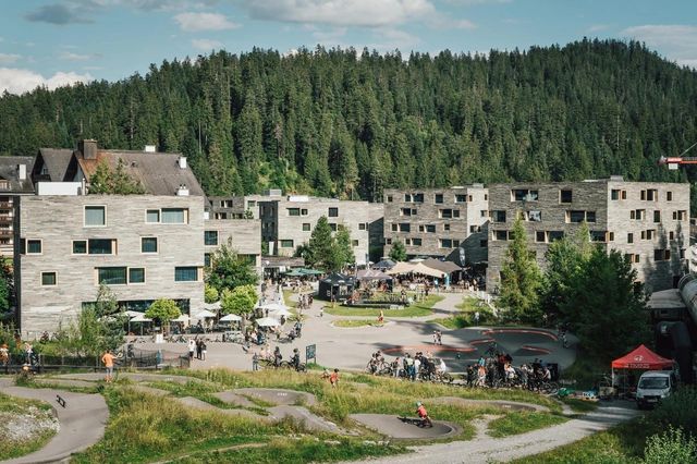 LAAX莱克斯，“花樣百出”的夏日旅行計劃