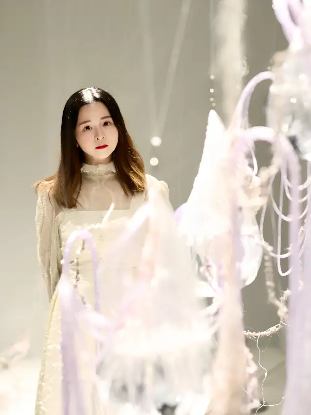 Want to get up close and personal with a tall and handsome idol?