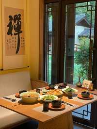 隱秘在山林深處的桃源居所。