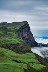 雷波縣斷崖，雲海，日出日落，花海，交替出現