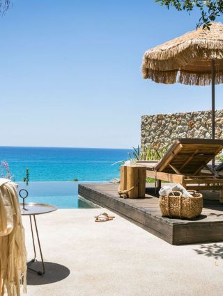 🌟 Kefalonia's Finest: F Zeen Retreat Revealed 🌊🛏️