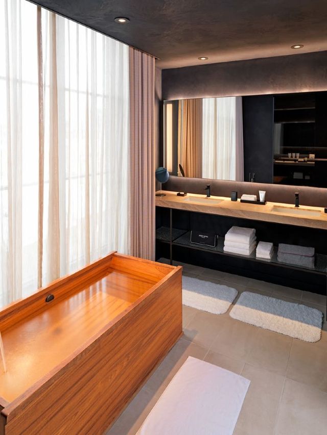 🍂✨ Chic Chicago Stays: Nobu Hotel's Autumn Allure 🍁✨