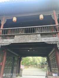 黃平飛雲崖。