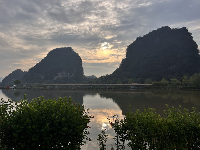 清遠峰林曉鎮。