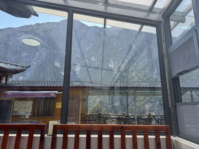 雲南｜虎跳峽中峽國際青旅 Tinas 很不錯，想感受青旅氛圍！
