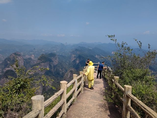橫跨兩省的景區有多大魅力——八角寨景區。