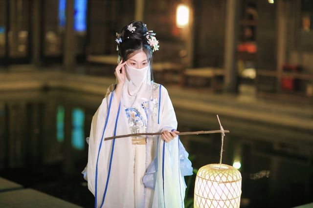 山韻泉居遇漢服，絕美古風韻