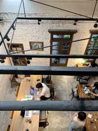 藏在二樓的老宅書店咖啡廳☕台北人的精神角落