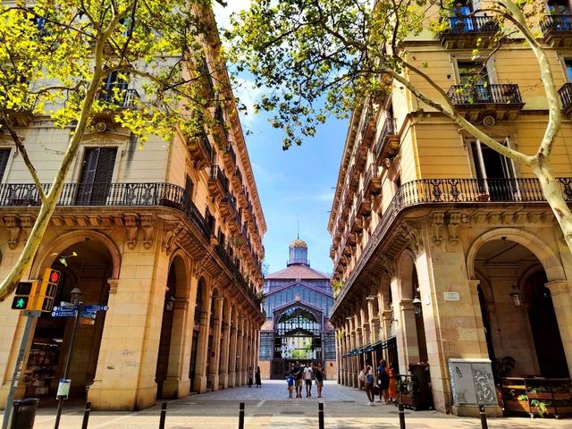 Morning Stroll Through Historic Barcelona 🌅🏰