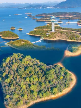 I thought Erhai Lake was beautiful! Until I went here… Stunning!