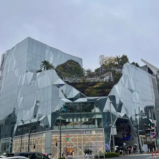 A Stroll in Tokyo｜Omotesando, a Symphony of Fashion and Architecture