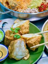 🇹🇭朱拉美食街｜開了幾十年的老牌泰餐魂！Louisvanich必吃清單來了✨