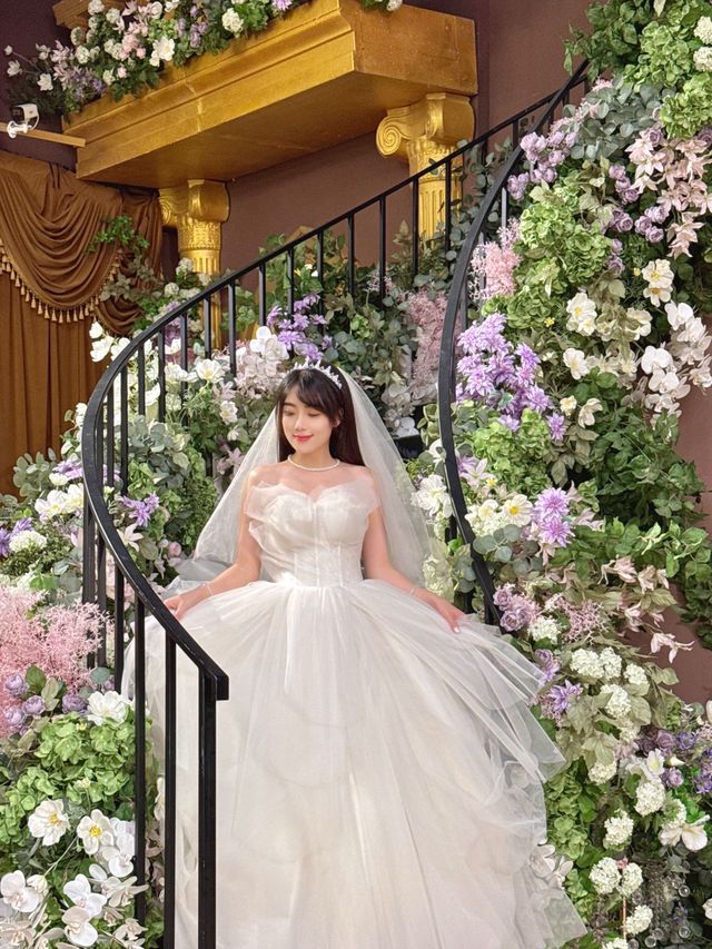 美到窒息嘅婚紗，一著上身就唔捨得除