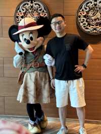 趁著香港迪士尼20周年入住探索家酒店，簡直是大人也能瘋狂的童話冒險！🏜️✨ 