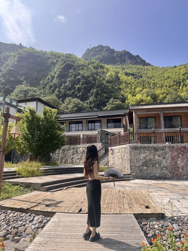 ｜喺山裏住到唔想走嘅staycation日常  上星期主城熱到溶晒，一腳油門衝入山裏，竟撞入呢座被
