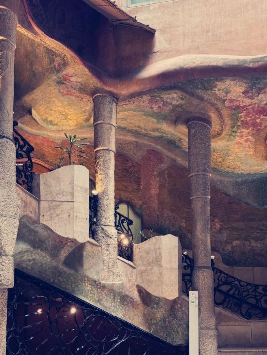 巴塞隆納魔幻建築！米拉之家驚艷體驗】**  