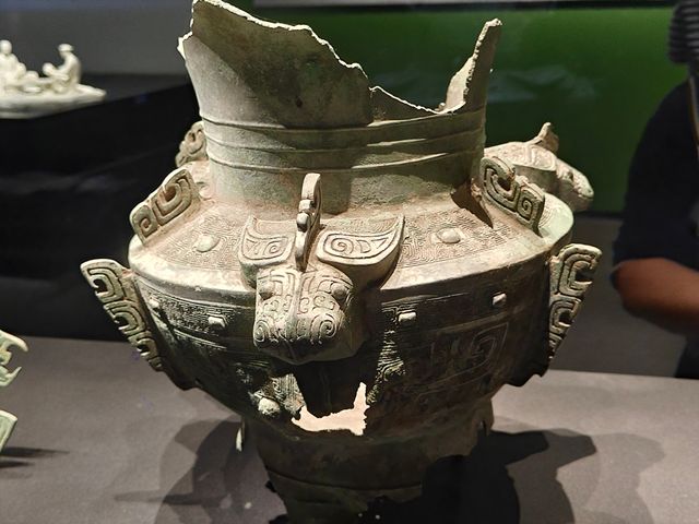 三星堆裡的古蜀秘境神秘縱目與通天青銅震撼三千年！