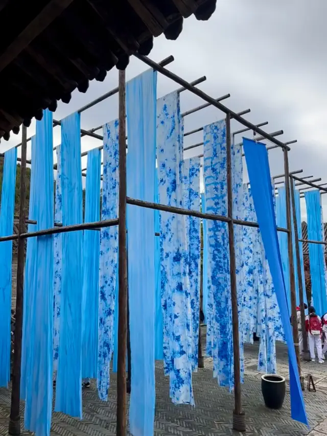 Following the light of "Let Me Shine," complete a journey from the northern water town to the Window of the World.