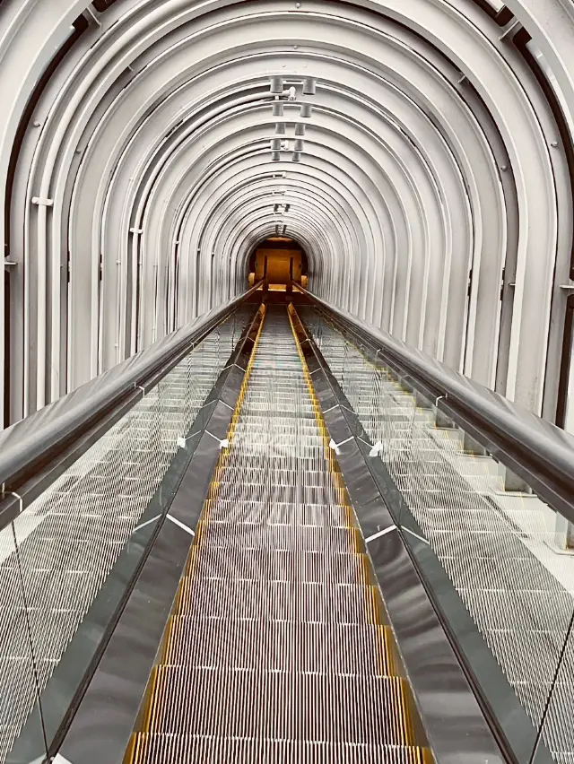 우메다 스카이 빌딩: 오사카의 공중 정원 경이로움