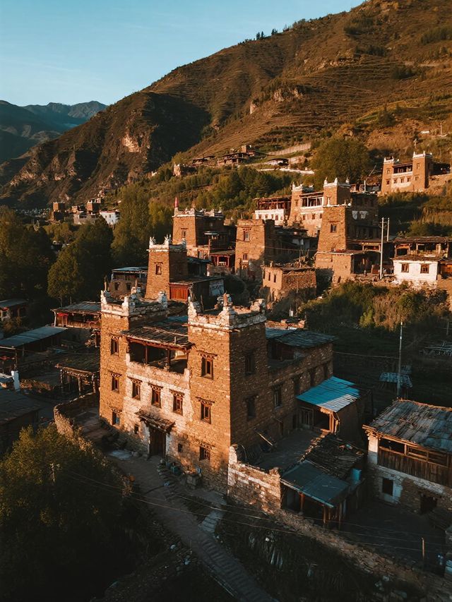 滇西北秘境老姆登!秋日雲海翻湧,帶孩子住怒族民宿、學非遺手作 滇西北秘境老姆登!秋日雲海翻湧,帶孩子住怒族民宿、學非遺手作