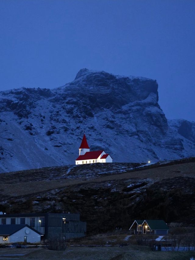 “有一天 我終會抵達冰島的紅房子” “有一天 我終會抵達冰島的紅房子”