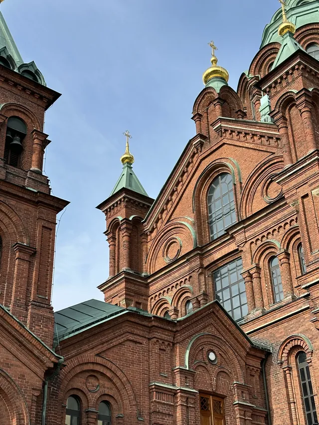 芬蘭赫爾辛基｜紅玫瑰與白玫瑰