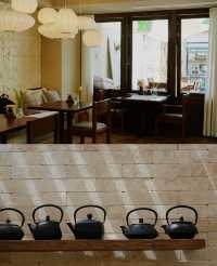 這次劍川沙溪之行,我住進了沙溪·森熹美學藝術精品民宿,簡直是一場美學的沉浸式體驗!侘寂風混搭新中式,