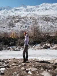 川西雪山整活，吃了牦牛肉，單穿一件是否抗凍