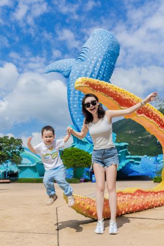 おとぎ話の中のキャンディハウス、現実の楽園