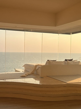 Sitting on the balcony rocking chair, feeling the sea breeze—this is the life we long for～