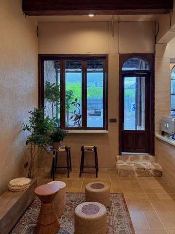 A Tuscan-style cafe in Hangzhou ☕🌿 It's as romantic as sitting