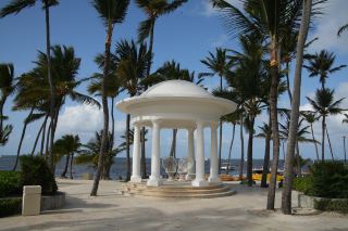 Mixed Experience with Beautiful Hotel and Notable Flaws