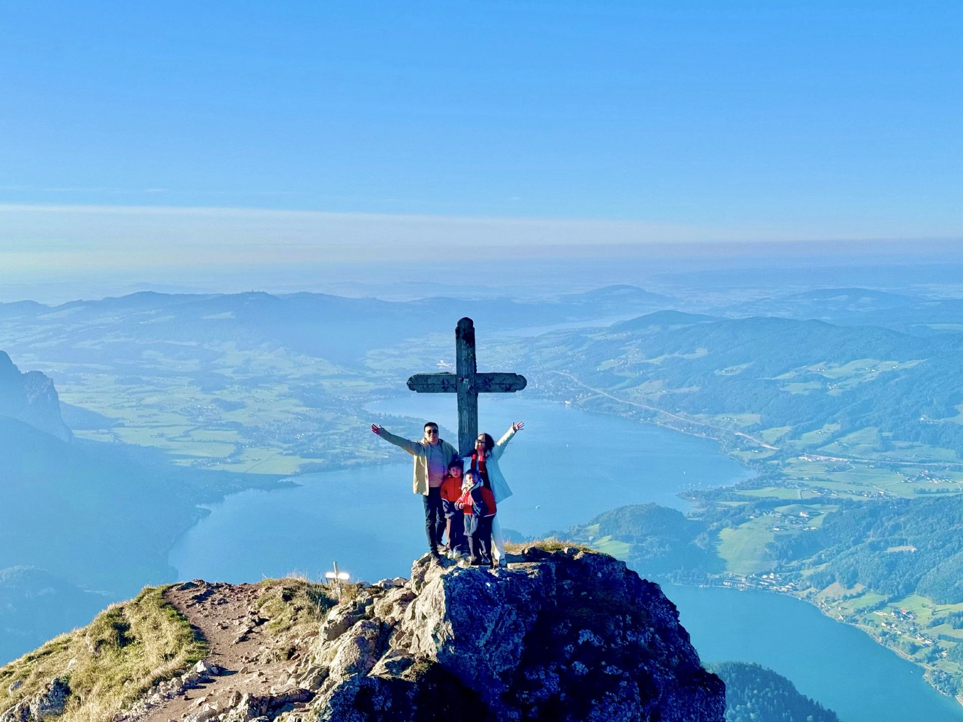 Step Into "The Sound of Music"! Ride the Century-Old Retro Steam Train Up Mount Schafberg for Views of 14 Lakes 🚂