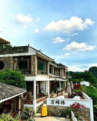 Sunset magic! This Wanfenglin homestay is so healing