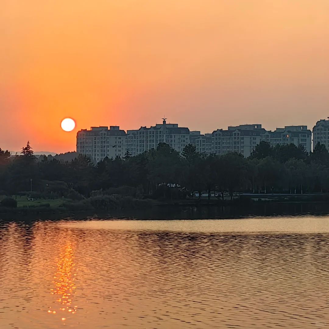 Haiyang Shilong Hotel | Free shuttle service for a worry-free beach trip