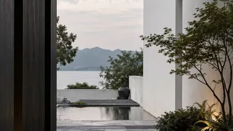 紹興璞祺芸境（Puqi Art Hotel）｜SLHラグジュアリーホテル、烏篷船（黒い屋根の小舟）に乗って鑑湖の水墨画のような江南へ — traveler post in 紹興