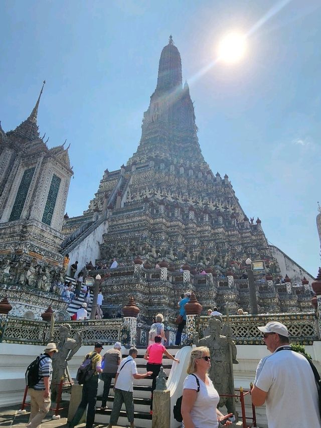 ชมพระปรางค์วัดอรุณ ลอดพระแท่นล้างอาถรรพ์หนุนดวง