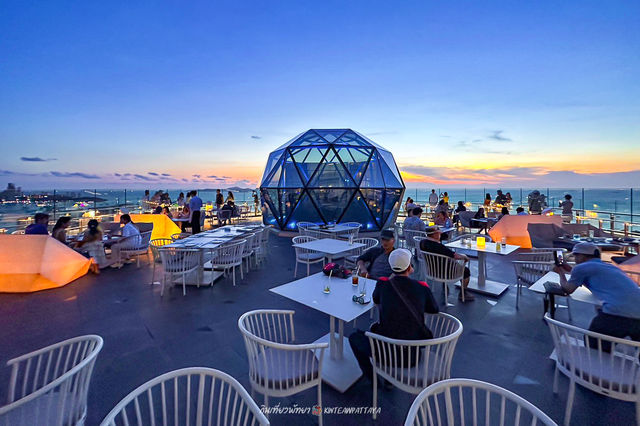 The Sky32 Restaurant 