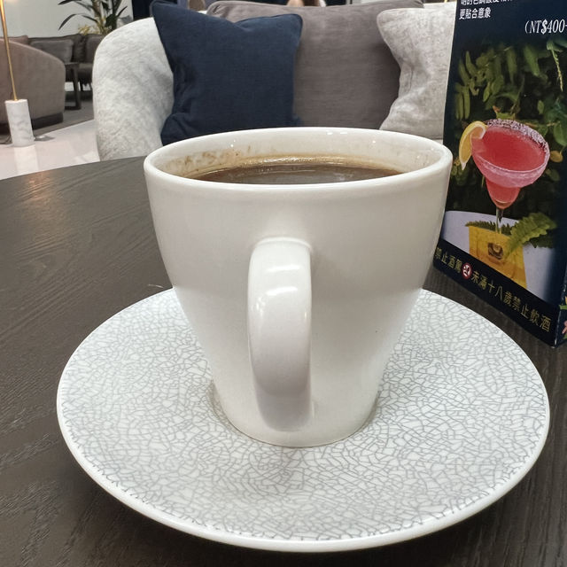 飯店內的咖啡餐酒館 發現美味佳餚 剁椒牛肉麵 一吃成癮《淡水 將捷金鬱金香酒店-滬尾之星》