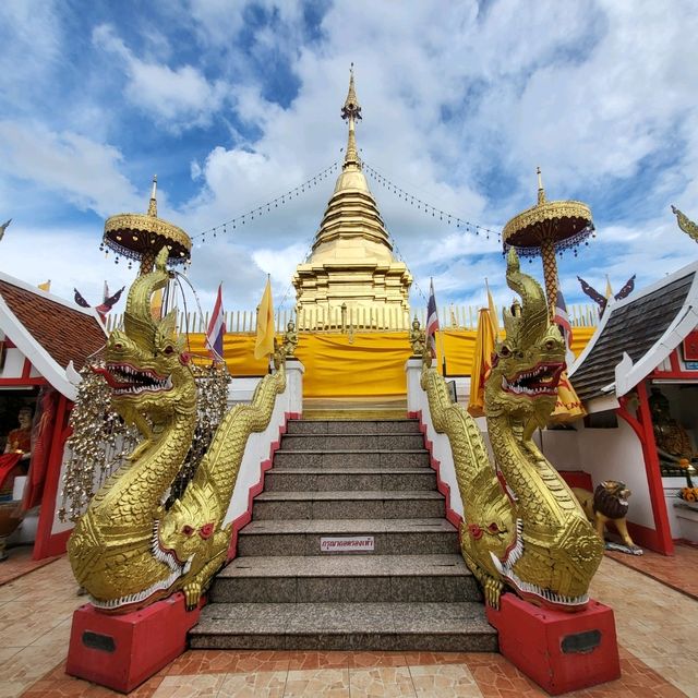 ขอพรพระเจ้าทันใจ วัดพระธาตุดอยคำ