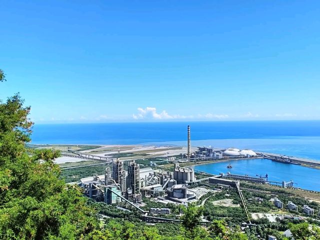 這湛藍的海水，跟天，假期就該這樣徜徉