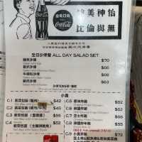 門外有美麗貓貓壁畫嘅小店餐廳🎆