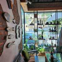 _Treeluxx Cafe' _