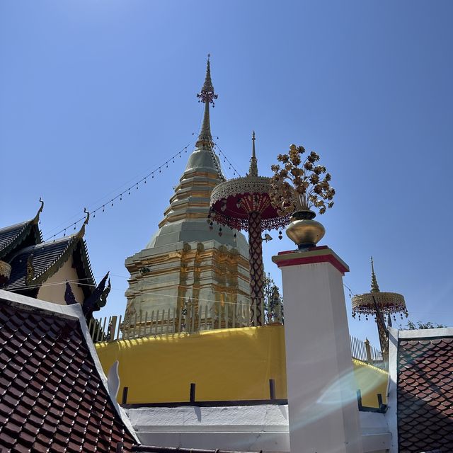 ไหว้พระขอพร หลวงพ่อทันใจ วัดพระธาตุดอยคำ