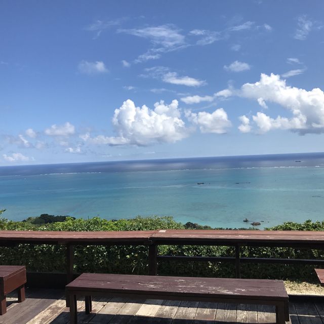 日本沖繩無敵海景咖哩飯餐廳｜在山頂上哦風景超讚