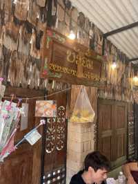 ร้านไอติมชื่นใจนี้ที่แม่กำปอง