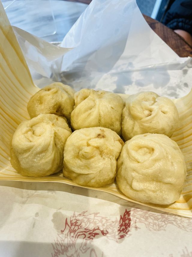 【神戸 南京町】 食べたい、でも並びたくない。そんなあなたへ「曹家包子館 」の豚饅頭‥実は。