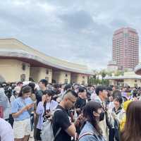 USJ entrance and shopping