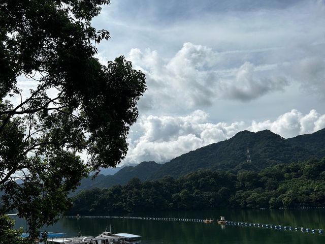 石門水庫：山明水秀，休閒好去處！🏞️🌳