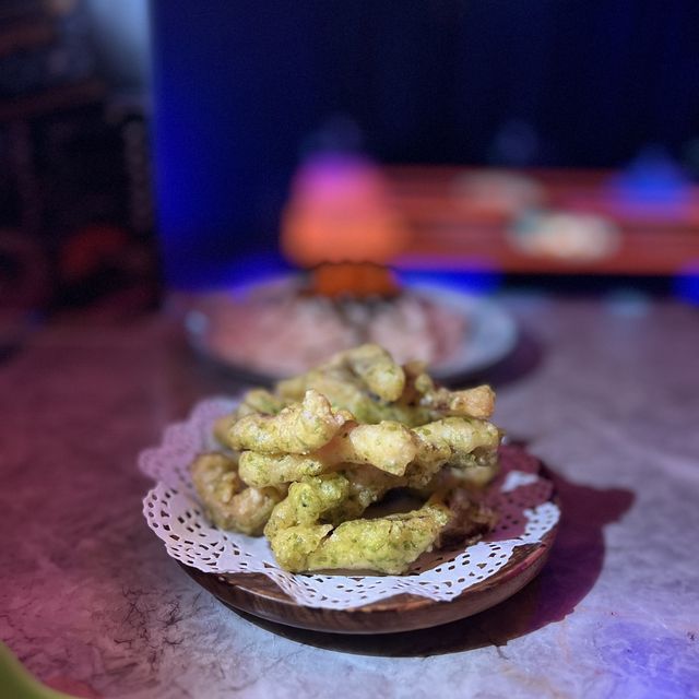 📍香港尖沙咀｜Party之選！酒吧聽住廣東歌食超邪惡熔岩芝士雞翼